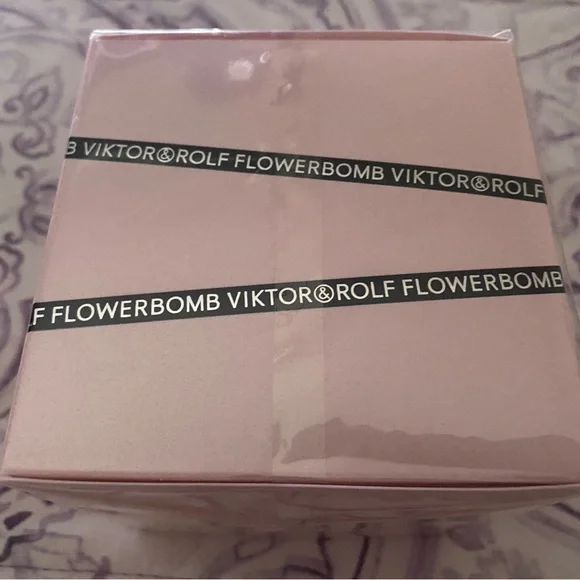 ✨Viktor & Rolf - Flowerbomb for Women 1.7oz - NWT✨ - Picture 11 of 14